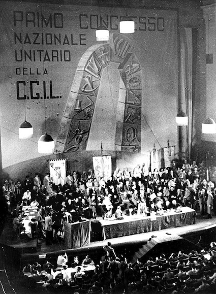 Il palco del I congresso della CGIL.