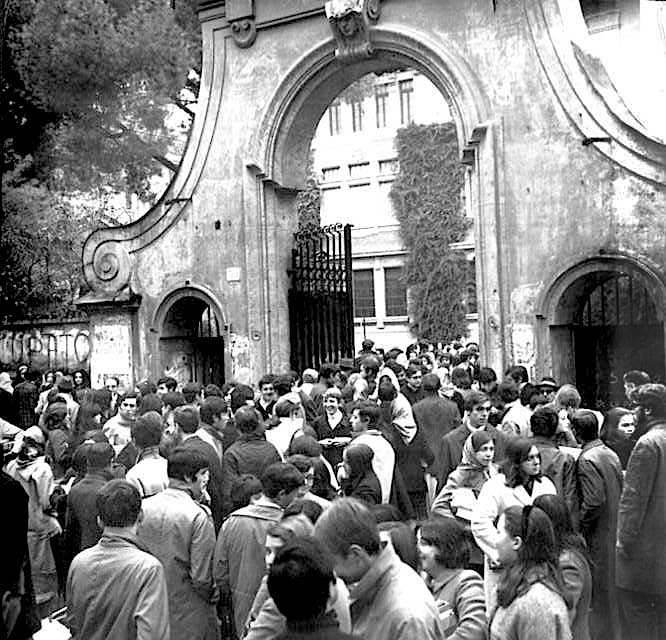 Il liceo romano "Mamiani" in agitazione nel dicembre 1968.