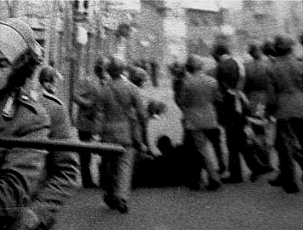 L'arresto di Serantini, che poco dopo morirà.