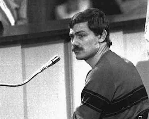 Patrizio Peci, brigatista pentito, durante la deposizione in un processo.
