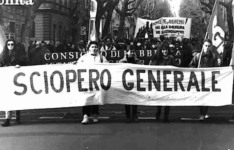 300.000 partecipanti alla manifestazione sindacale del 27 febbraio 1993 a Roma protestano contro il governo Amato e invocano lo sciopero generale.