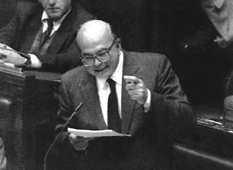 L'intervento in aula di Craxi per difendersi dalla richiesta di autorizzazione a procedere.