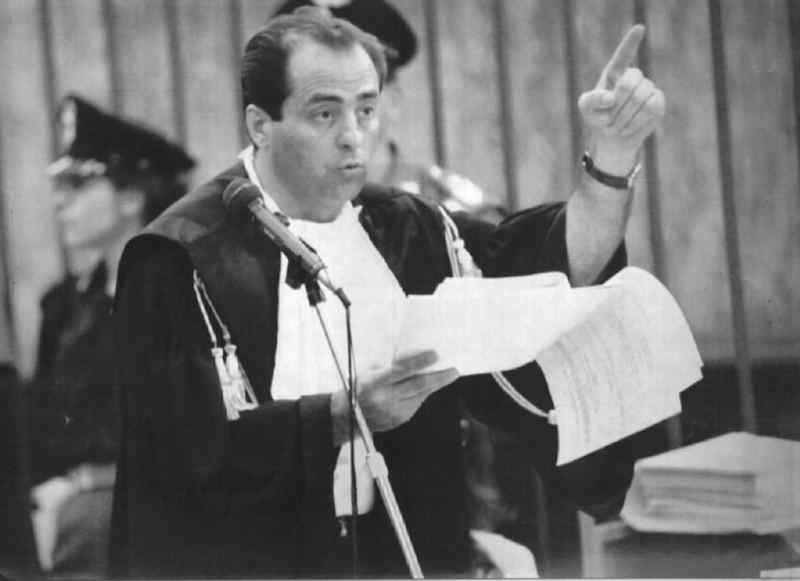 Antonio Di Pietro, pubblico ministero nel processo Enimont, durante una requisitoria.